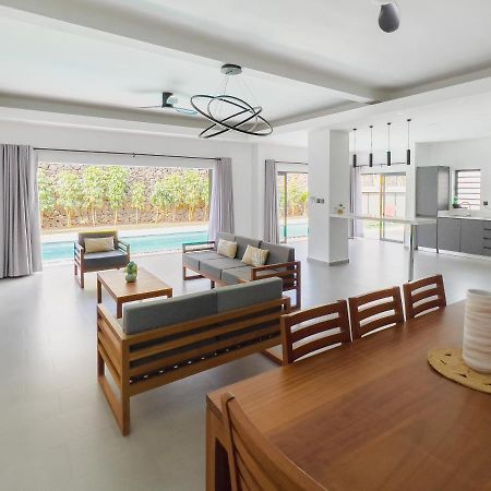 Spacious 4 Bedrooms Villa With Infinity Pool غراند بايَ المظهر الخارجي الصورة
