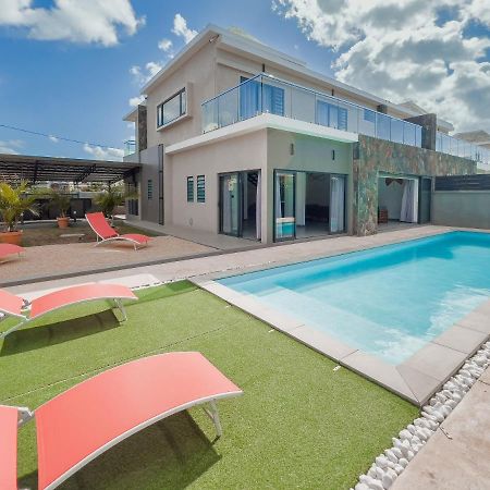 Spacious 4 Bedrooms Villa With Infinity Pool غراند بايَ المظهر الخارجي الصورة