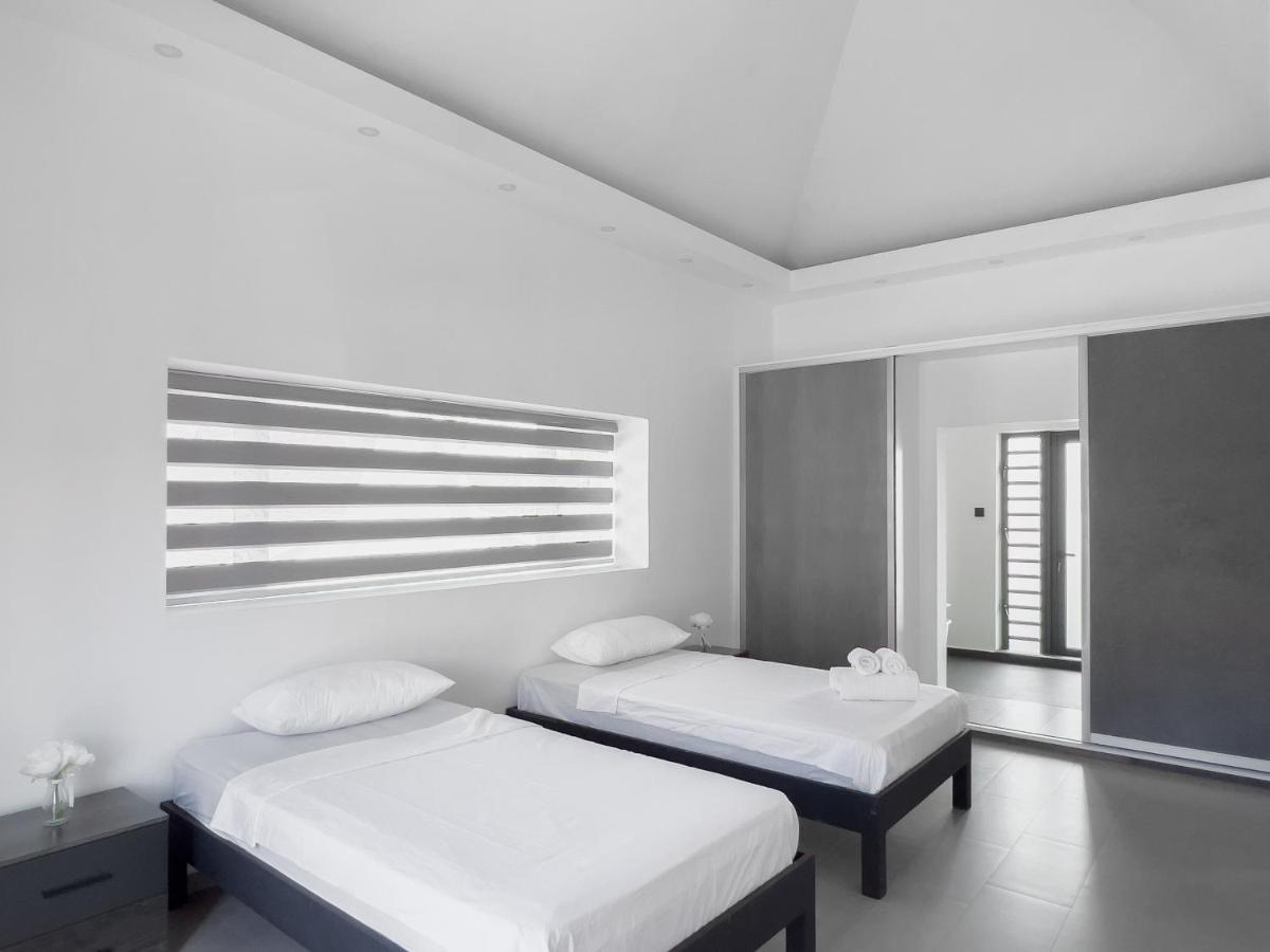 Spacious 4 Bedrooms Villa With Infinity Pool غراند بايَ المظهر الخارجي الصورة