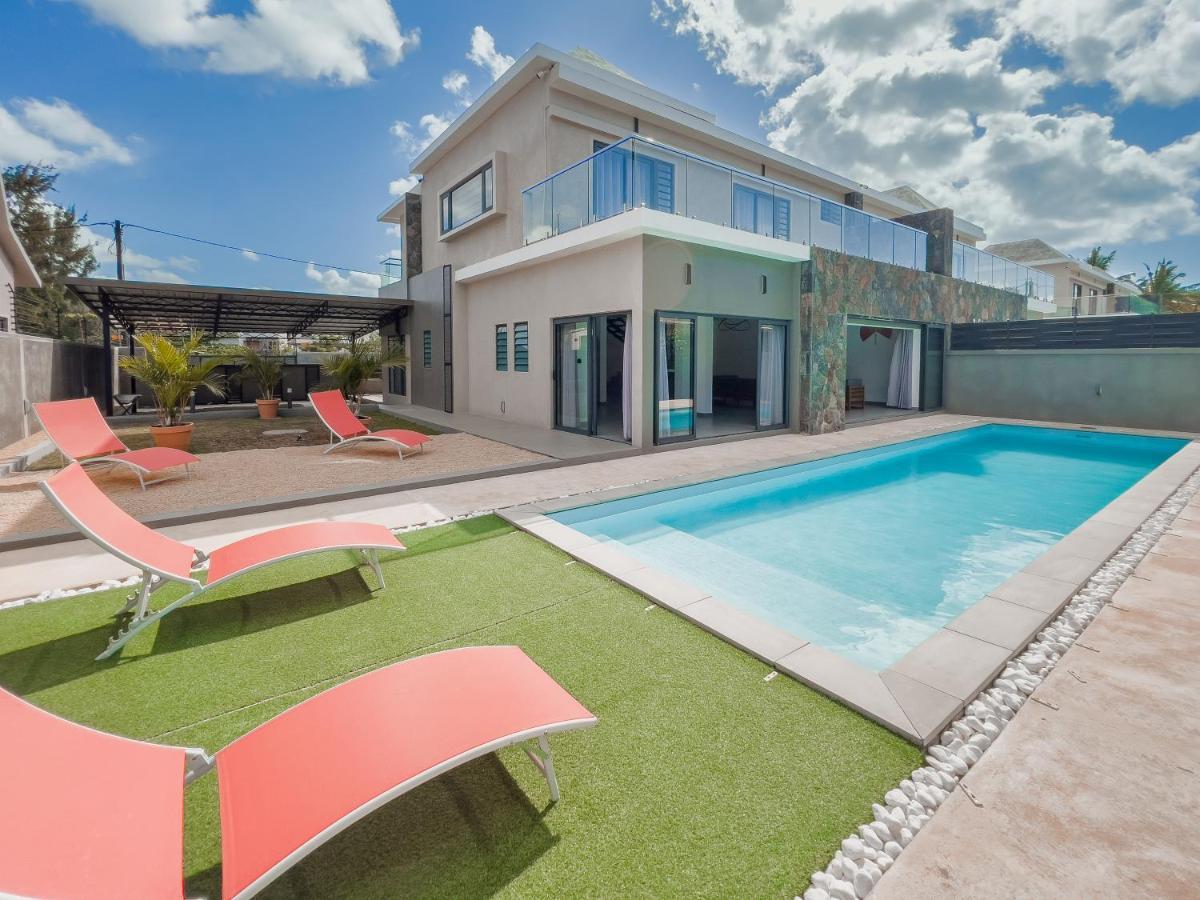 Spacious 4 Bedrooms Villa With Infinity Pool غراند بايَ المظهر الخارجي الصورة